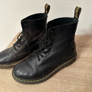 Nearly new Dr marten boots